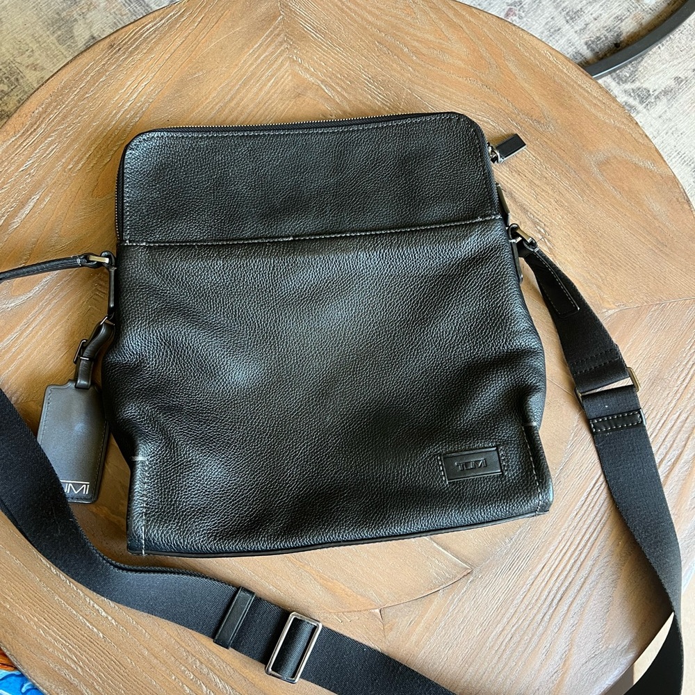 Tumi Black Harrison Stratton Messenger Bag with Adjustable Strap